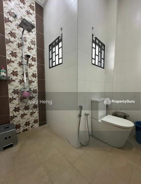Rumah Berkembar untuk Dijual di Taman Rasah Kemayan (Rasah) - Joey Heng - Bathroom - PropertyGuru.com.my