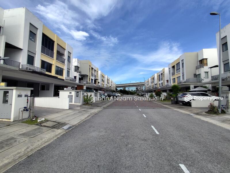 Townhouse for Sale in 16 Sierra (Puchong) - Shahrul Nizam Salehudin - Exterior - PropertyGuru.com.my