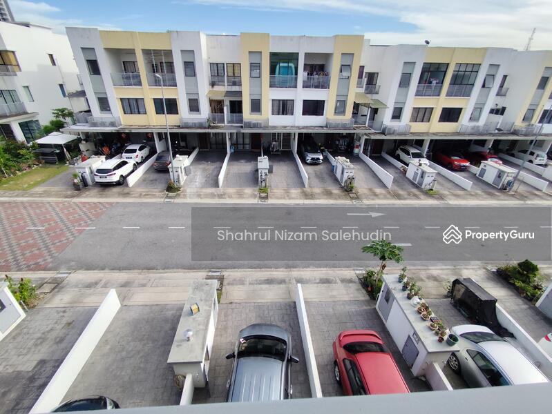 Townhouse for Sale in 16 Sierra (Puchong) - Shahrul Nizam Salehudin - Car Park - PropertyGuru.com.my