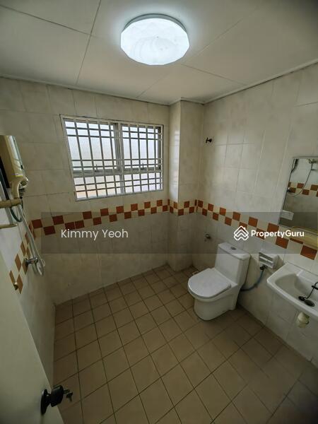 Master room bathroom