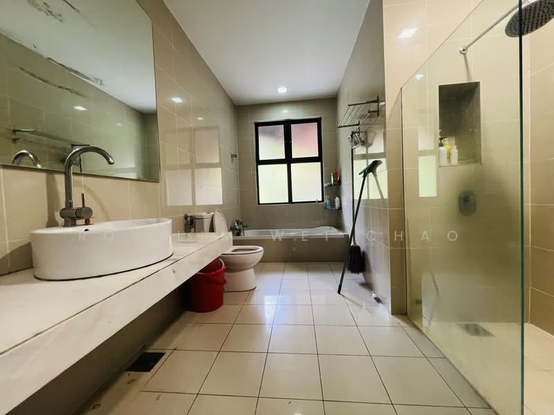 Semi-Detached House for Sale in Leisure Farm (Gelang Patah) - Roy Lim Wei Chao - Bathroom - PropertyGuru.com.my