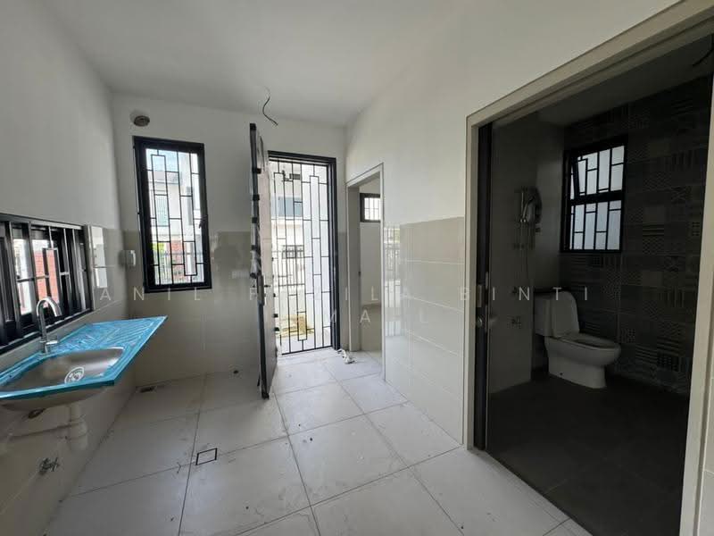 2-storey Terraced House for Sale in Elmina (Shah Alam) - Anil Fazila Binti Ismail - Bathroom - PropertyGuru.com.my