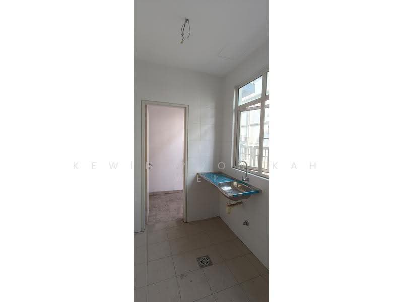 3-storey Terraced House for Sale in Puchong (Selangor) - Kewin Poon Kah Wei - Kitchen - PropertyGuru.com.my