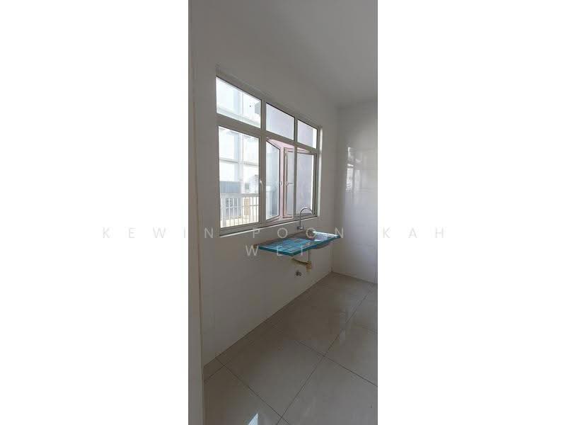 3-storey Terraced House for Sale in Puchong (Selangor) - Kewin Poon Kah Wei - Kitchen - PropertyGuru.com.my