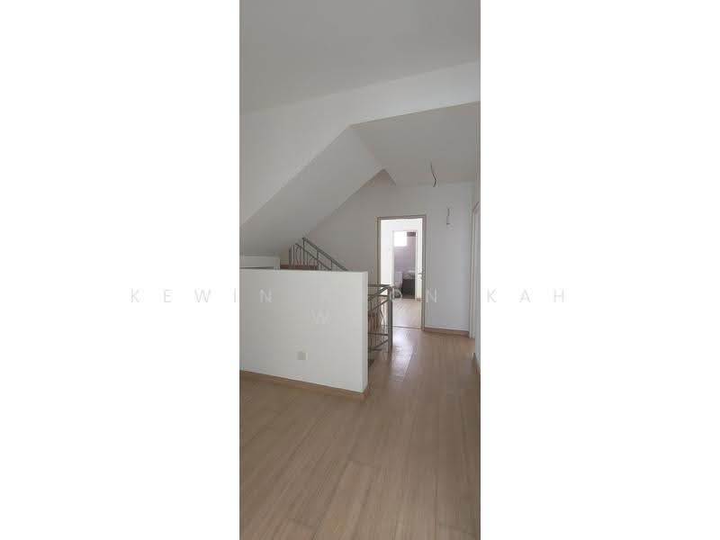 3-storey Terraced House for Sale in Puchong (Selangor) - Kewin Poon Kah Wei - Hallway - PropertyGuru.com.my