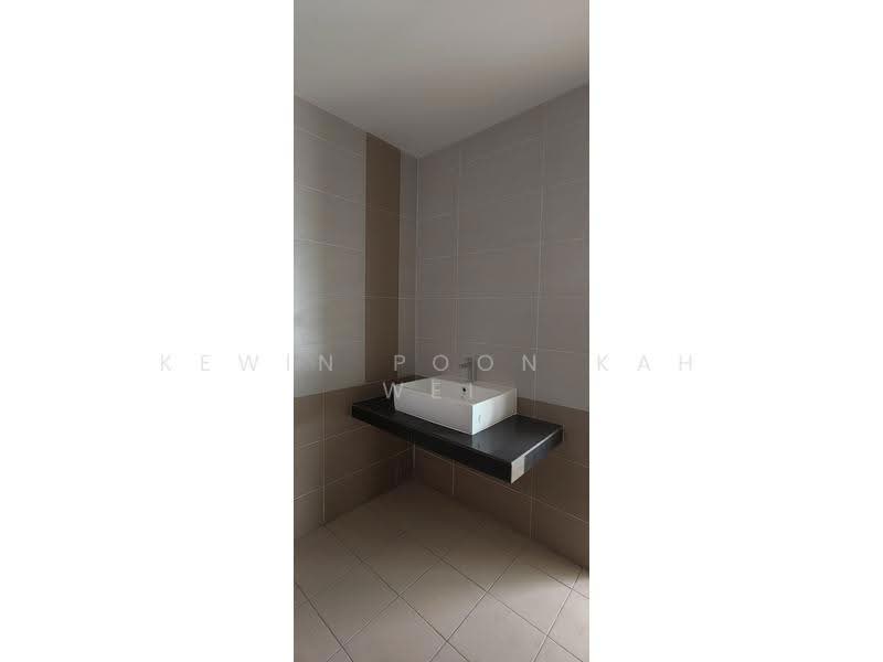 3-storey Terraced House for Sale in Puchong (Selangor) - Kewin Poon Kah Wei - Bathroom - PropertyGuru.com.my
