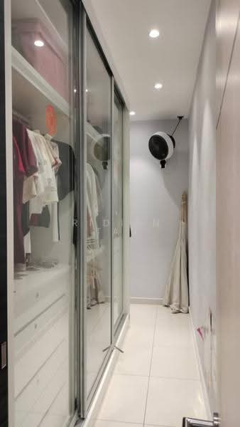 Rumah Berkembar untuk Dijual di Bandar Botanic (Klang) - Ridian Tan - Hallway - PropertyGuru.com.my