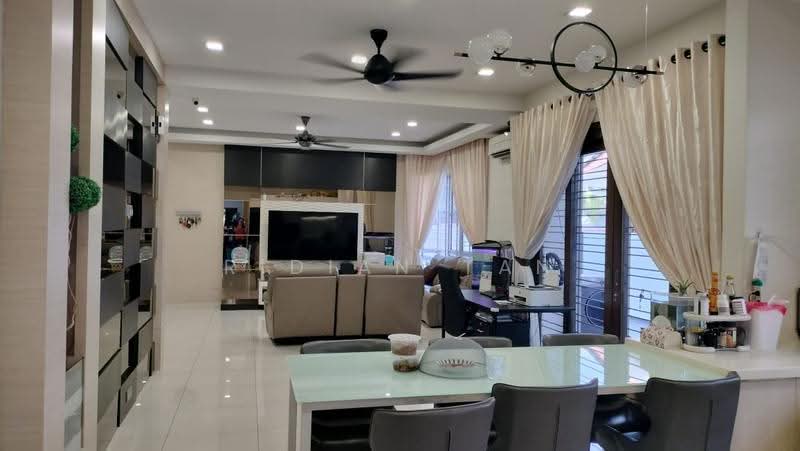 Rumah Berkembar untuk Dijual di Bandar Botanic (Klang) - Ridian Tan - Living Room - PropertyGuru.com.my