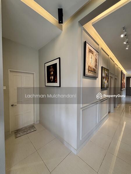 Powder room & corridor 