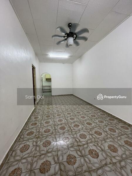Terraced House for Sale in Island Glades (Jelutong) - Sam Ooi - Living Room - PropertyGuru.com.my