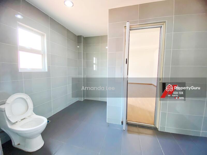 Banglo Pautan untuk Dijual di Sunway Damansara (Kota Damansara) - Amanda Lee - Bathroom - PropertyGuru.com.my