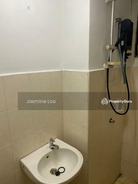 Apartment for Rent at Bayu Puteri - Jasmine Loo - Bathroom - PropertyGuru.com.my