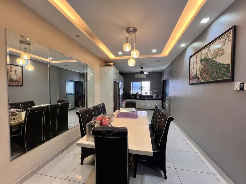 3-storey Terraced House for Sale in Taman Selayang (Selayang) - Elaine Yew - Dining Room - PropertyGuru.com.my