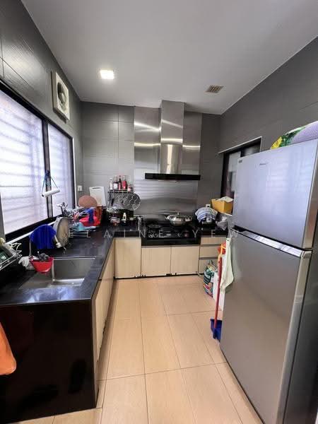 3-storey Terraced House for Sale in Taman Selayang (Selayang) - Elaine Yew - Kitchen - PropertyGuru.com.my