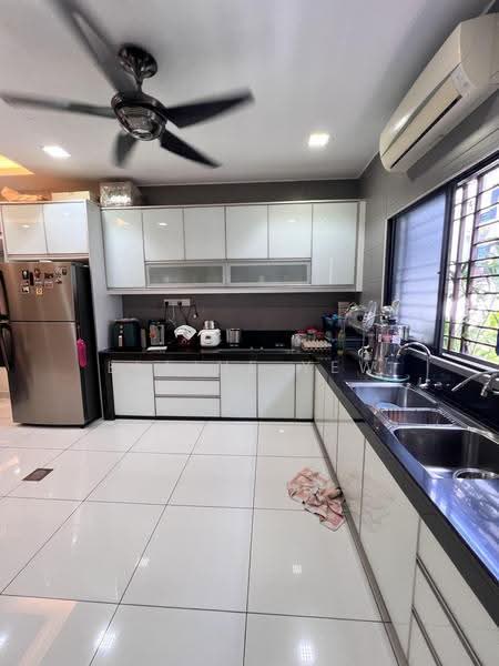 3-storey Terraced House for Sale in Taman Selayang (Selayang) - Elaine Yew - Kitchen - PropertyGuru.com.my