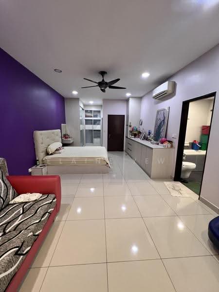 3-storey Terraced House for Sale in Taman Selayang (Selayang) - Elaine Yew - Master Bedroom - PropertyGuru.com.my