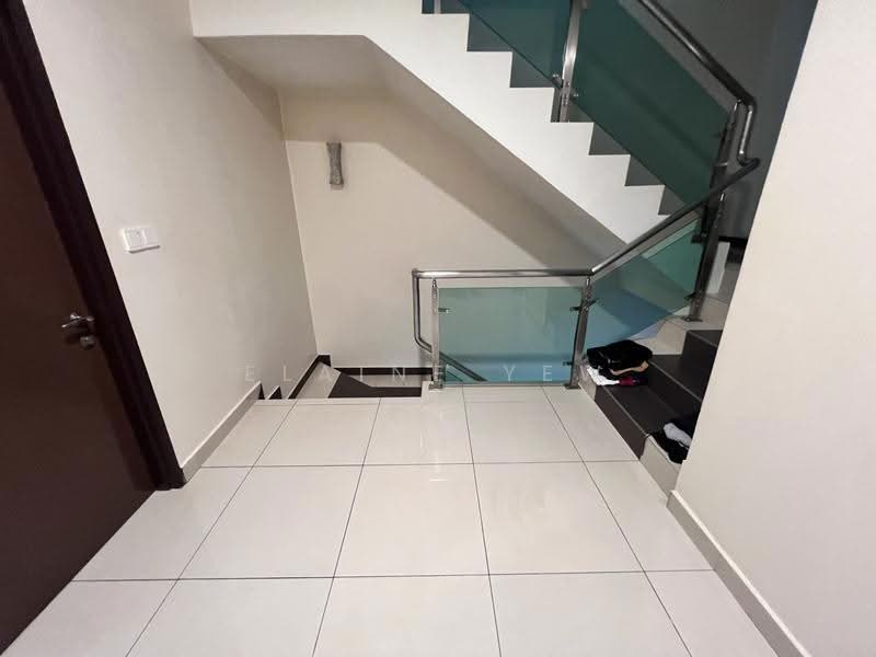 3-storey Terraced House for Sale in Taman Selayang (Selayang) - Elaine Yew - Stairs - PropertyGuru.com.my