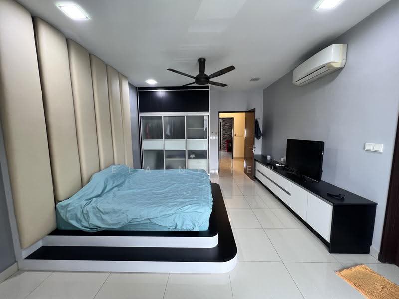 3-storey Terraced House for Sale in Taman Selayang (Selayang) - Elaine Yew - Master Bedroom - PropertyGuru.com.my