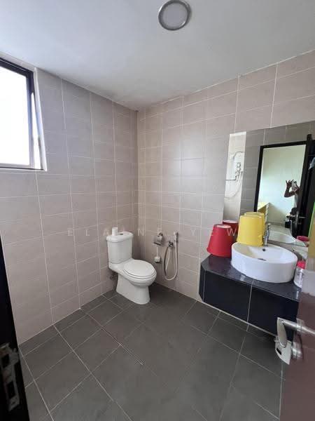 3-storey Terraced House for Sale in Taman Selayang (Selayang) - Elaine Yew - Bathroom - PropertyGuru.com.my