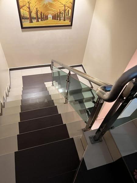 3-storey Terraced House for Sale in Taman Selayang (Selayang) - Elaine Yew - Stairs - PropertyGuru.com.my