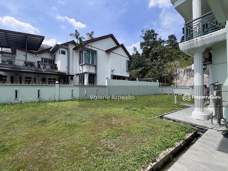 Garden facing towards front of the house