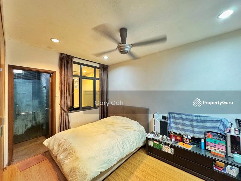 Rumah Teres untuk Dijual di Island Glades (Jelutong) - Gary Goh - Master Bedroom - PropertyGuru.com.my