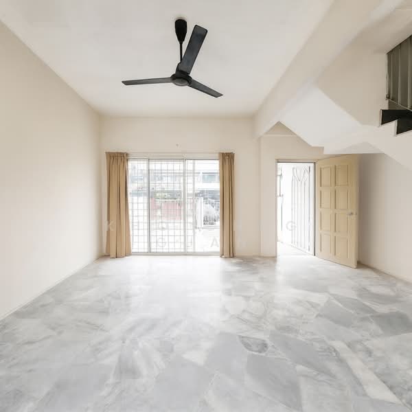 Terraced House for Sale in Serdang (Seri Kembangan) - Kho Chng Guan - Living Room - PropertyGuru.com.my