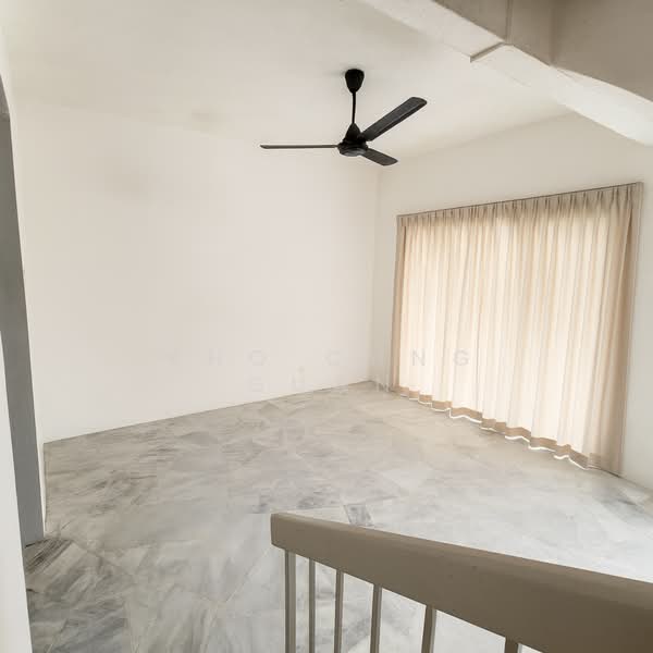 Terraced House for Sale in Serdang (Seri Kembangan) - Kho Chng Guan - Living Room - PropertyGuru.com.my