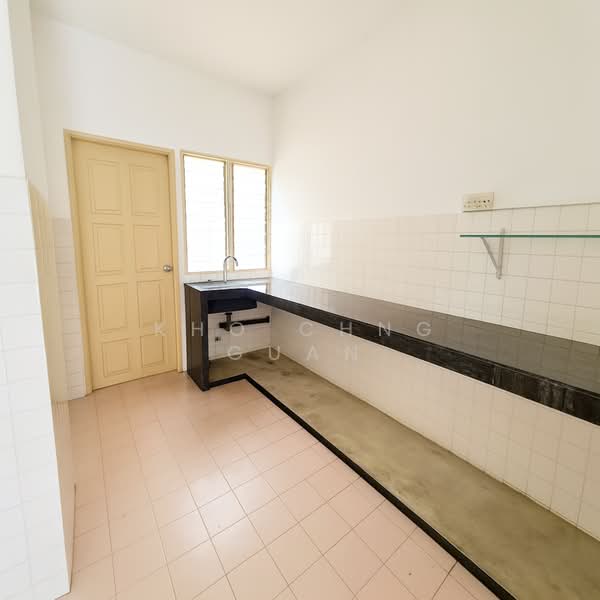 Terraced House for Sale in Serdang (Seri Kembangan) - Kho Chng Guan - Kitchen - PropertyGuru.com.my