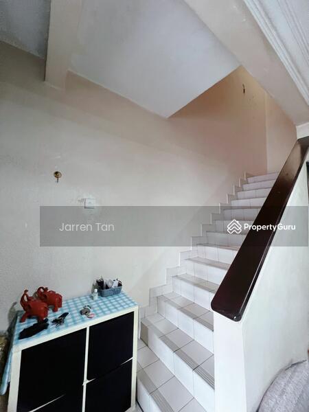Rumah Teres 2 Tingkat untuk Dijual di Bandar Botanic (Klang) - Jarren Tan - Stairs - PropertyGuru.com.my
