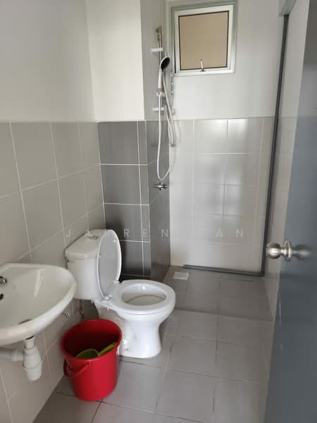 Pangsapuri untuk Dijual di Adenia - Jarren Tan - Bathroom - PropertyGuru.com.my