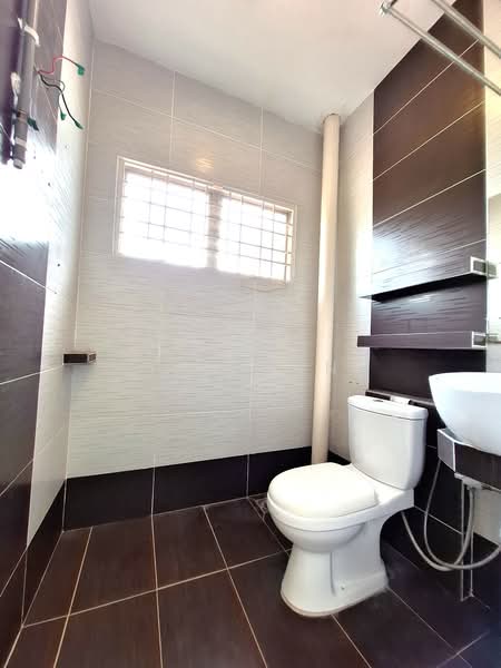 2-storey Terraced House for Sale in Bandar Putra Permai (Seri Kembangan) - Ian Fan - Bathroom - PropertyGuru.com.my