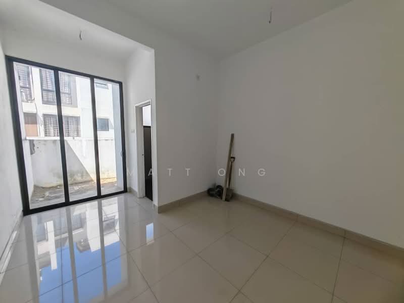 Rumah Teres 2 Tingkat untuk Dijual di Elmina (Shah Alam) - Matt Ong - Living Room - PropertyGuru.com.my