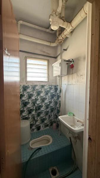 Flat for Sale at Puchong Utama Court 1 - Vanny Lum - Bathroom - PropertyGuru.com.my