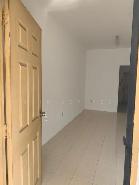 Rumah Teres 2-Tingkat untuk Dijual di Shah Alam (Selangor) - Shir Ley Tee - Entrance - PropertyGuru.com.my
