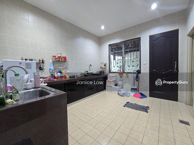 Bungalow House untuk Dijual di Bandar Botanic (Klang) - Janice Low - Kitchen - PropertyGuru.com.my