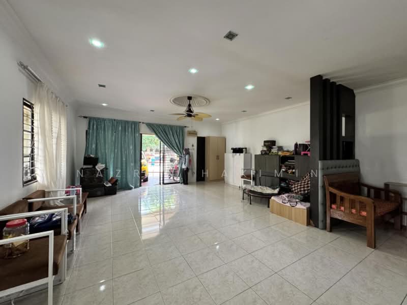 2-storey Terraced House for Sale in Shah Alam (Selangor) - Nazrin Hakimin - Living Room - PropertyGuru.com.my