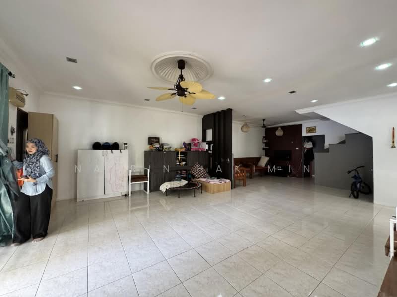 2-storey Terraced House for Sale in Shah Alam (Selangor) - Nazrin Hakimin - Living Room - PropertyGuru.com.my