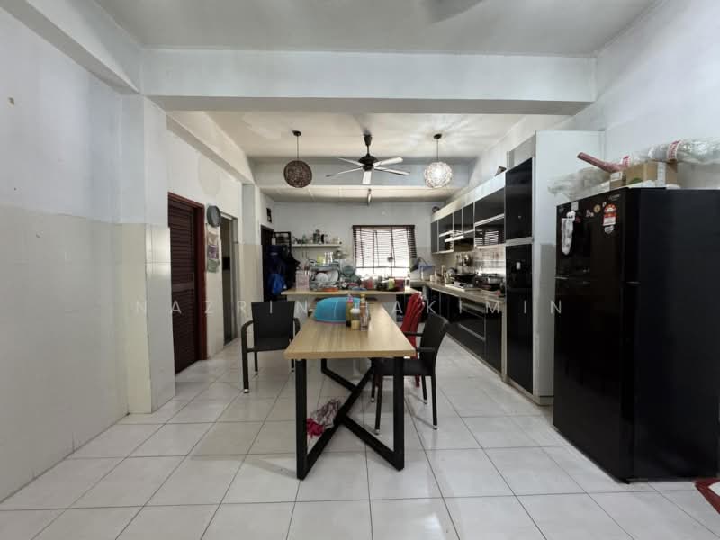 2-storey Terraced House for Sale in Shah Alam (Selangor) - Nazrin Hakimin - Kitchen - PropertyGuru.com.my