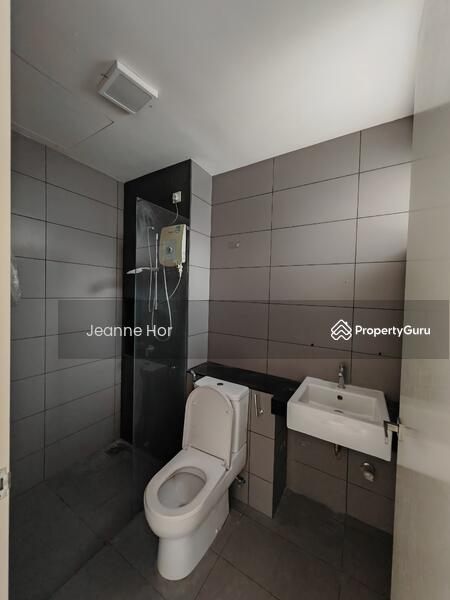 Townhouse for Sale in 16 Sierra (Puchong) - Jeanne Hor - Master Bathroom - PropertyGuru.com.my