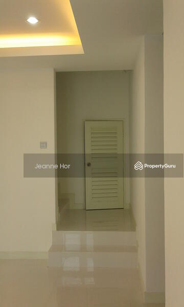 Townhouse for Sale in 16 Sierra (Puchong) - Jeanne Hor - Corridor - PropertyGuru.com.my