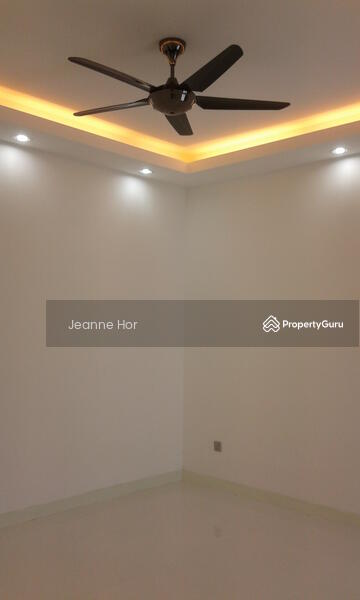 Townhouse for Sale in 16 Sierra (Puchong) - Jeanne Hor - Master Bedroom - PropertyGuru.com.my