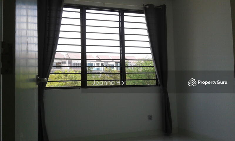Townhouse for Sale in 16 Sierra (Puchong) - Jeanne Hor - Bedroom 2 - PropertyGuru.com.my