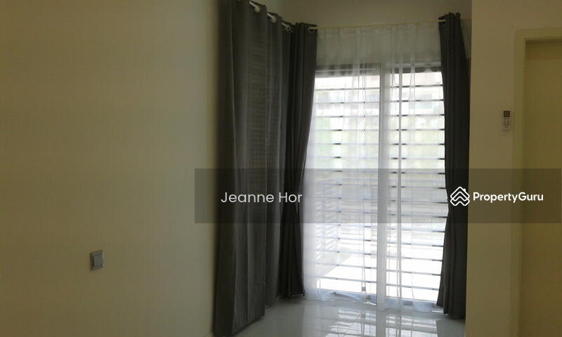 Townhouse for Sale in 16 Sierra (Puchong) - Jeanne Hor - Master bedroom - PropertyGuru.com.my