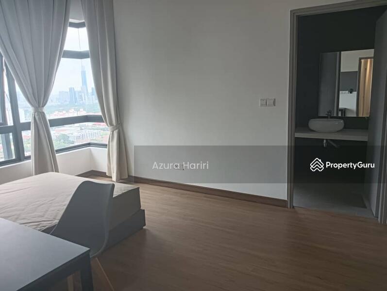 R1 - Master Bedroom