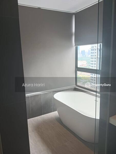 R1 - Master Bedroom