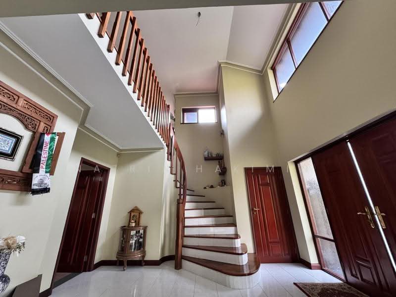 Bungalow House untuk Dijual di Country Heights (Kajang) - Nazrin Hakimin - Entrance - PropertyGuru.com.my