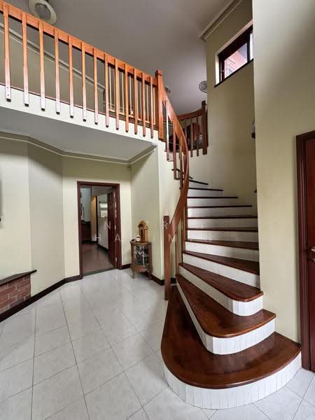 Bungalow House untuk Dijual di Country Heights (Kajang) - Nazrin Hakimin - Stairs - PropertyGuru.com.my