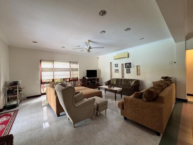 Bungalow House untuk Dijual di Country Heights (Kajang) - Nazrin Hakimin - Living Room - PropertyGuru.com.my