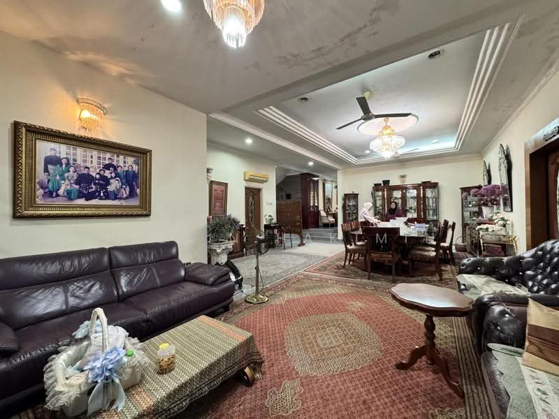 Bungalow House untuk Dijual di Country Heights (Kajang) - Nazrin Hakimin - Living Room - PropertyGuru.com.my